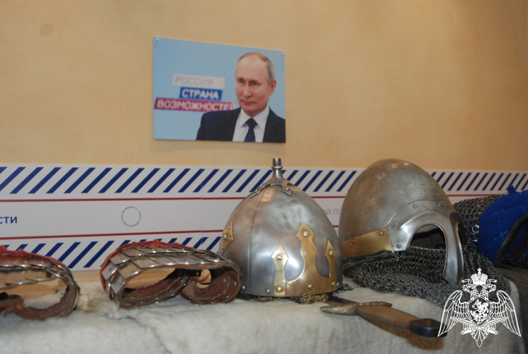"Славное прошлое - великое будущее". В Кирове подшефные росгвардейцев приняли участие в работе интерактивного проекта
