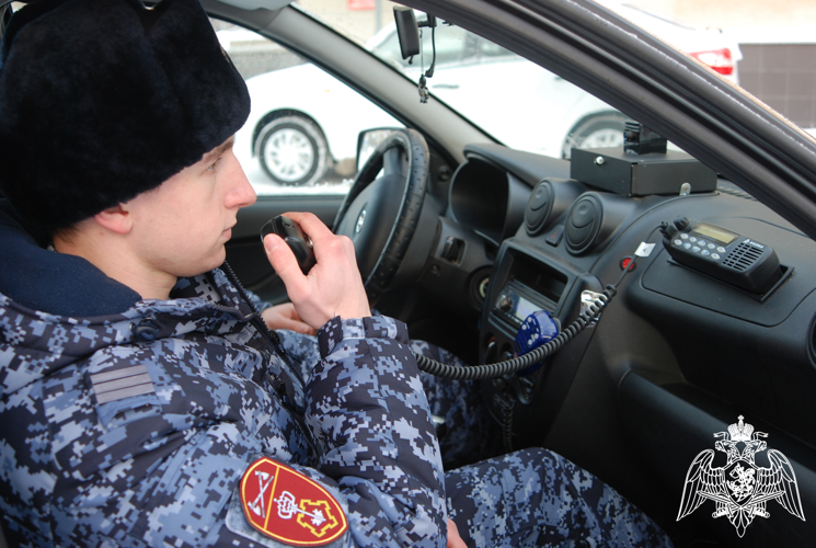 В Кирове сотрудники вневедомственной охраны Росгвардии задержали двух подозреваемых в краже спиртного