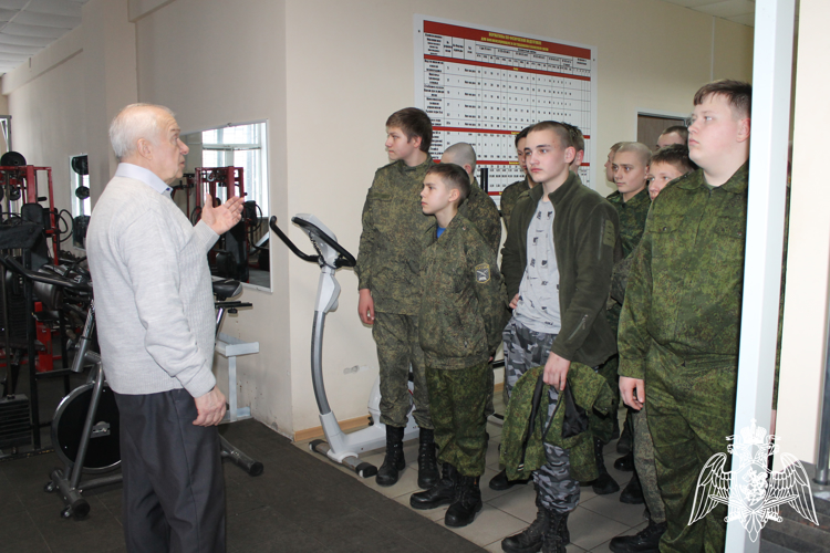 Воспитанники кадетского колледжа «Север» побывали на экскурсии в ОМОН «Вятич»