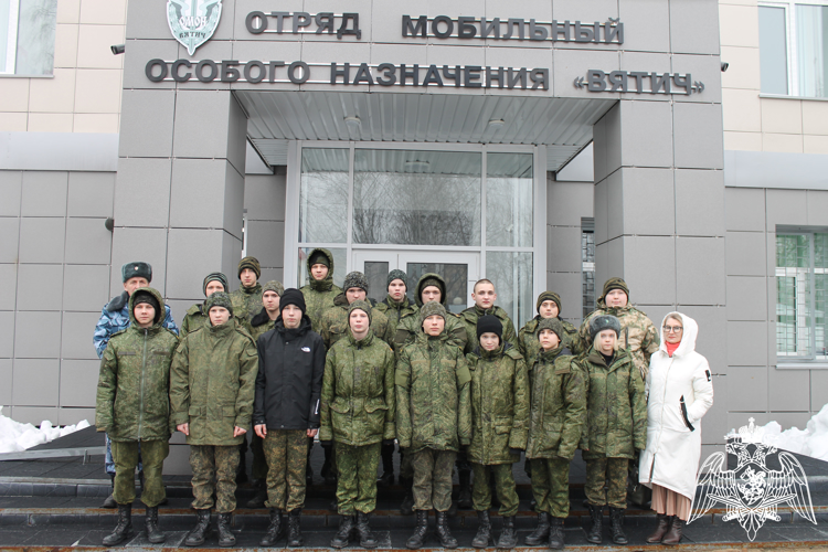 Воспитанники кадетского колледжа «Север» побывали на экскурсии в ОМОН «Вятич»