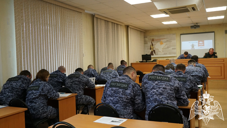 Кировские росгвардейцы приняли участие в «Диктанте Победы»