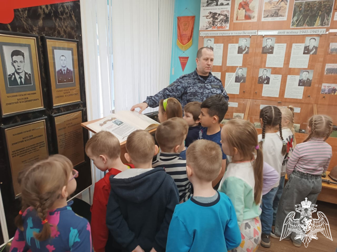 В отделе вневедомственной охраны по городу Кирову прошел День открытых дверей