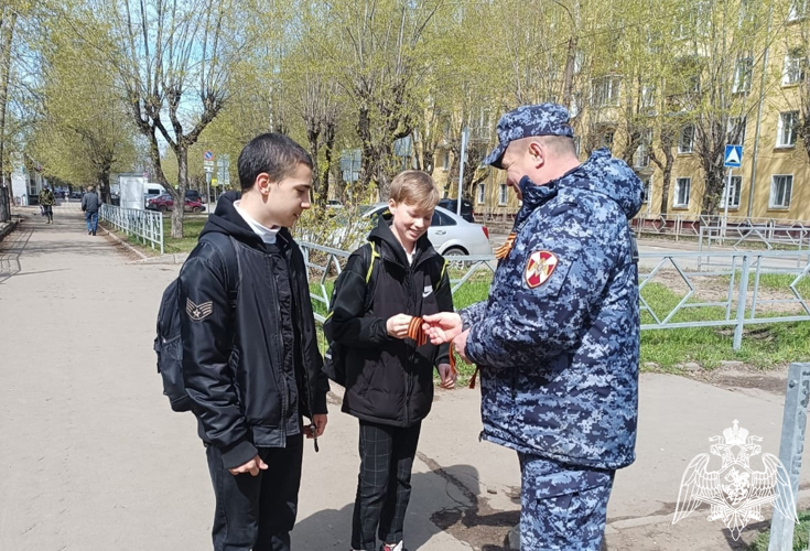 В Кирове личный состав Росгвардии присоединился к акции «Георгиевская ленточка» 