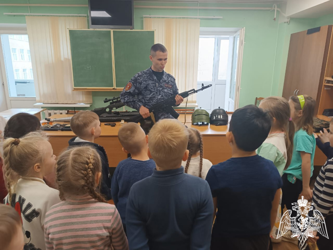 В отделе вневедомственной охраны по городу Кирову прошел День открытых дверей