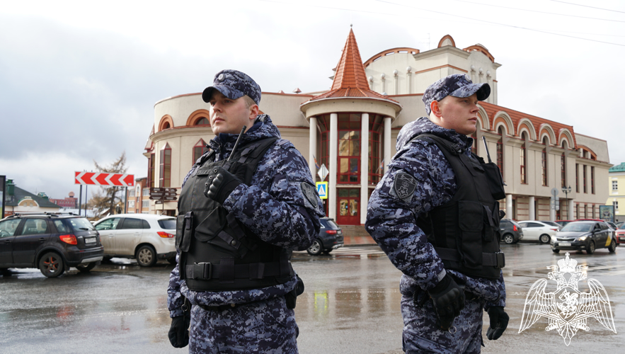 В Управлении вневедомственной охраны по Кировской области прошла прямая телефонная линия, посвященная вопросам приема на службу