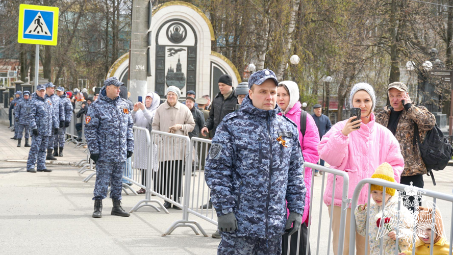 В Кирове сотрудники и военнослужащие Росгвардии приняли участие в торжествах, посвященных 79-ой годовщине Победы в Великой Отечественной войне 