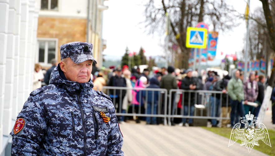 В Кирове сотрудники и военнослужащие Росгвардии приняли участие в торжествах, посвященных 79-ой годовщине Победы в Великой Отечественной войне 