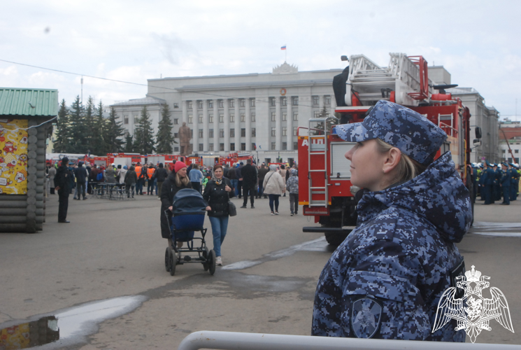В Кировской области росгвардейцы обеспечили охрану общественного порядка во время праздничных мероприятий