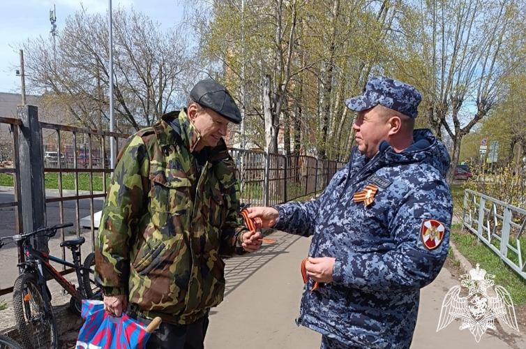 В Кирове личный состав Росгвардии присоединился к акции «Георгиевская ленточка» 