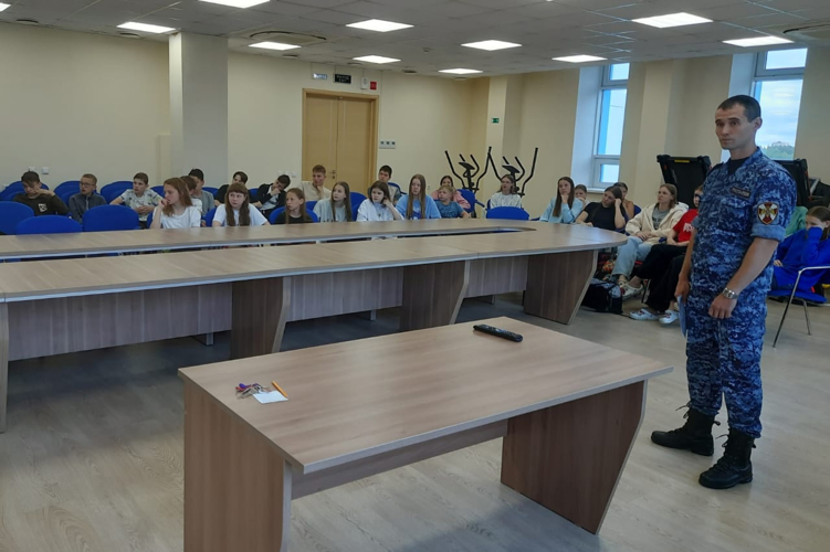 В Кирове росгвардеец рассказал юным спортсменам о перспективах обучения в ведомственных вузах