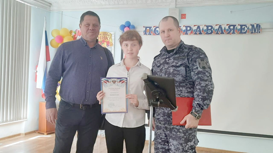 В Кирове сотрудники вневедомственной охраны поздравили подшефных с Днем защиты детей и успешным окончанием учебного года 