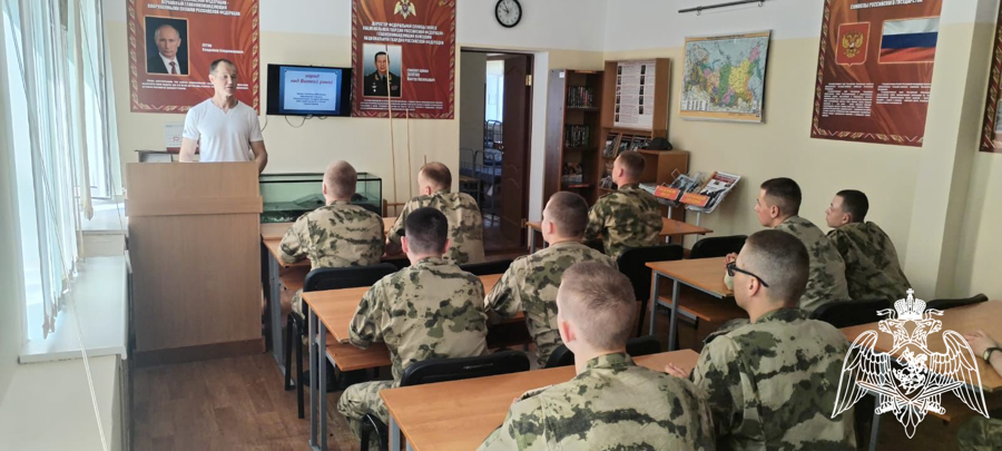 В Кирове ветераны Росгвардии рассказали военнослужащим об историческом прошлом областного центра
