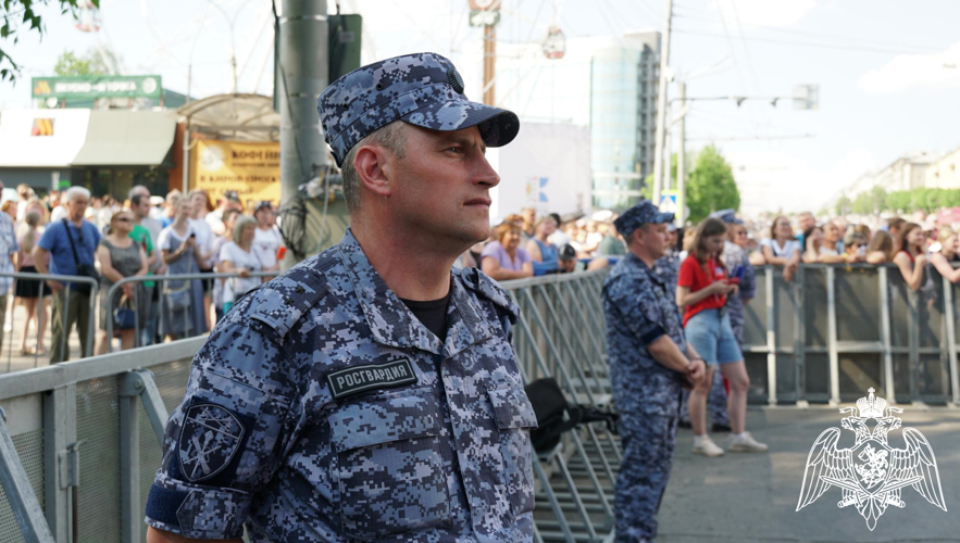 Сотрудники и военнослужащие Росгвардии обеспечили общественный порядок в день 650-летия города Кирова