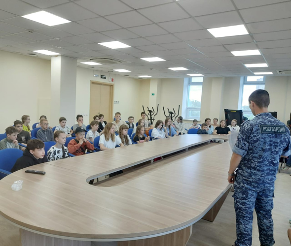 В Кирове росгвардеец рассказал юным спортсменам о перспективах обучения в ведомственных вузах