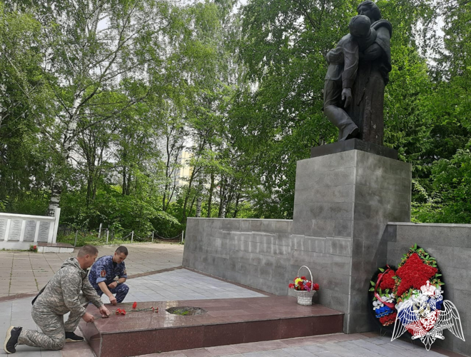 В преддверии Дня памяти и скорби кировские росгвардейцы почтили память участников Великой Отечественной войны