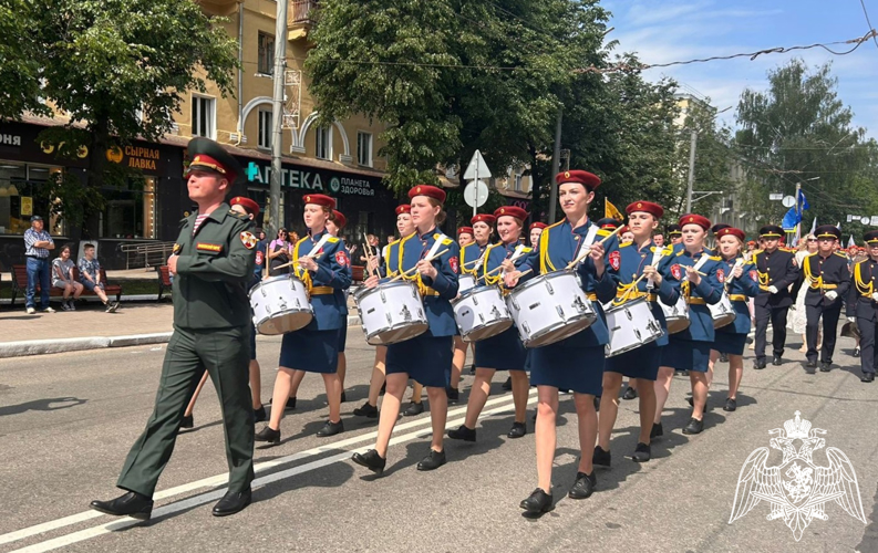 В Кирове подшефные росгвардейцев приняли участие в торжественном шествии, посвященном Дню города 