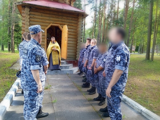 В Кировской области росгвардейцы приняли участие в молебнах в честь святого равноапостольного князя Владимира