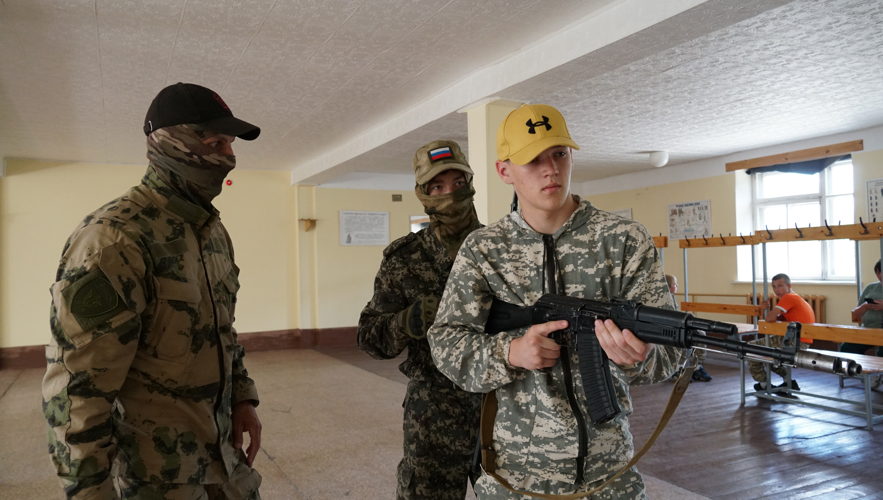 В Кирове росгвардейцы приняли участие в подготовке воспитанников военно-патриотического клуба "Беркут" к окружному этапу "Зарницы 2.0"