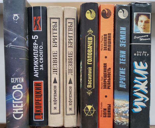 В Кирове ветераны Росгвардии передали ведомственному госпиталю книги для военнослужащих, находящихся на лечении 