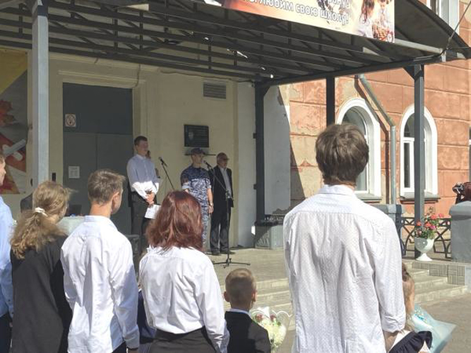 В Кирове росгвардейцы поздравили школьников с началом учебного года 