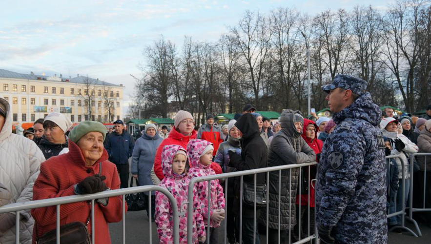 В Кирове росгвардейцы обеспечили общественный порядок во время концерта певицы Юты в поддержку участников СВО