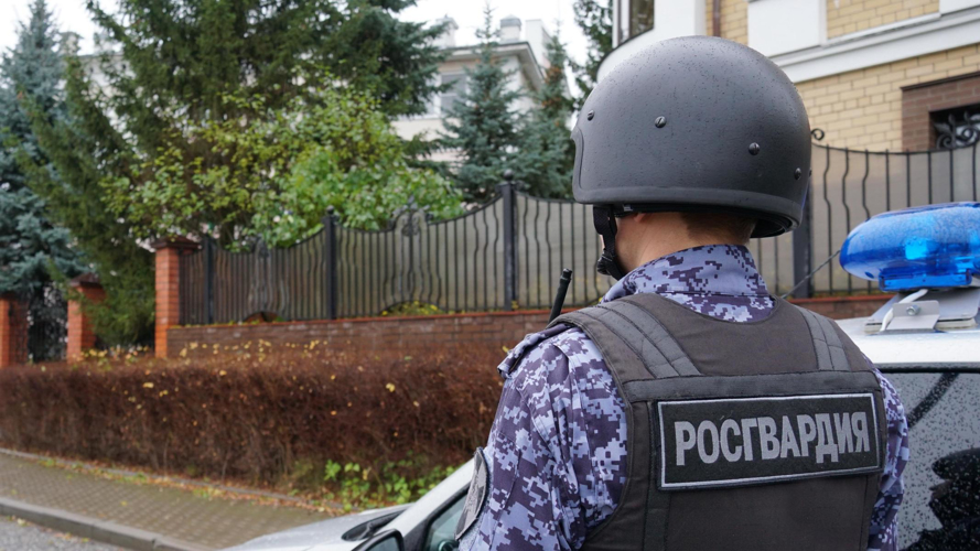 В Кирове росгвардейцы задержали подозреваемого в грабеже