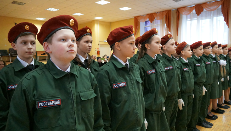 В Кирове росгвардейцы поздравили подшефных кадет с принятием Присяги 