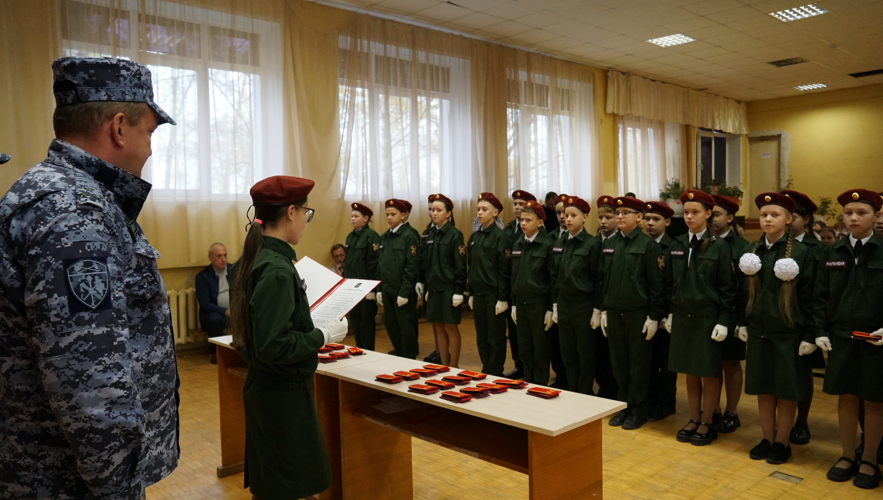 В Кирове росгвардейцы поздравили подшефных кадет с принятием Присяги 
