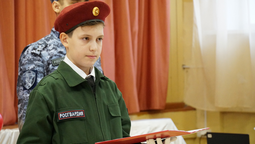В Кирове росгвардейцы поздравили подшефных кадет с принятием Присяги 