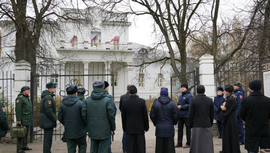 В Кирове офицеры Росгвардии приняли участие в работе круглого стола в рамках Свято-Трифоновских образовательных чтений