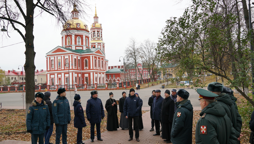 В Кирове офицеры Росгвардии приняли участие в работе круглого стола в рамках Свято-Трифоновских образовательных чтений