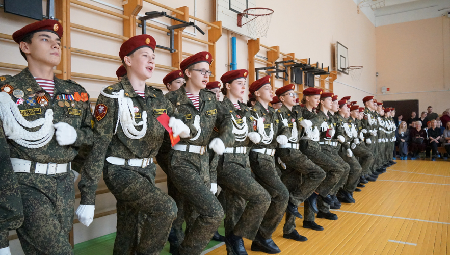 В Кирове росгвардейцы приняли Присягу у подшефных кадет