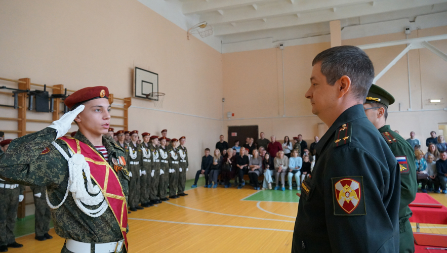 В Кирове росгвардейцы приняли Присягу у подшефных кадет