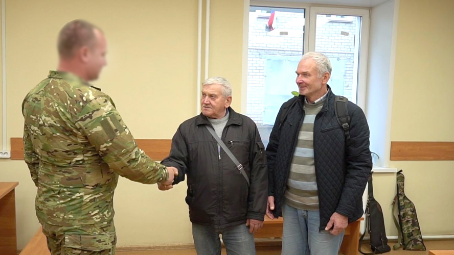 Кировчане добровольно сдают оружие для нужд СВО