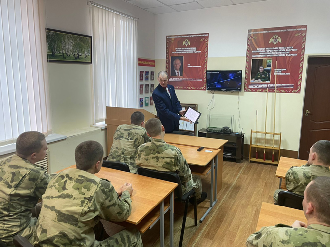 "Уроки истории. Путь к Победе". В Кирове ветеран Росгвардии реализует авторский военно-патриотический проект 