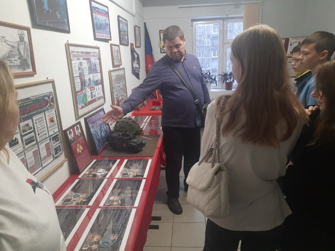 В Кирове в городском отделе вневедомственной охраны Росгвардии прошел День открытых дверей для школьников
