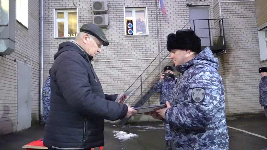 В Кирове наградили лучшего сотрудника вневедомственной охраны Росгвардии 