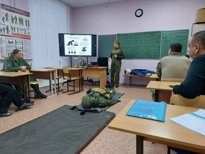 В Кирове ветеран Росгвардии стал участником проекта «Интерактивные уроки. Оружие, которым куется Победа»