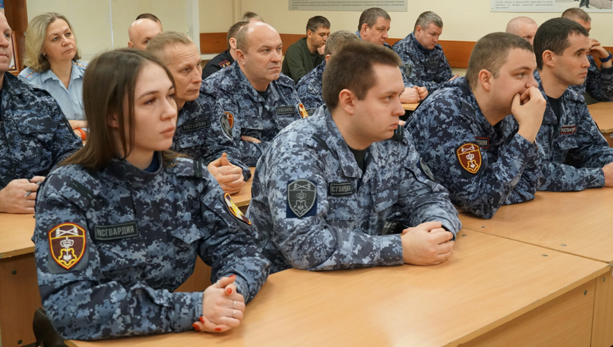 В Кирове представитель духовенства напомнил росгвардейцам о главных ценностях семейной жизни