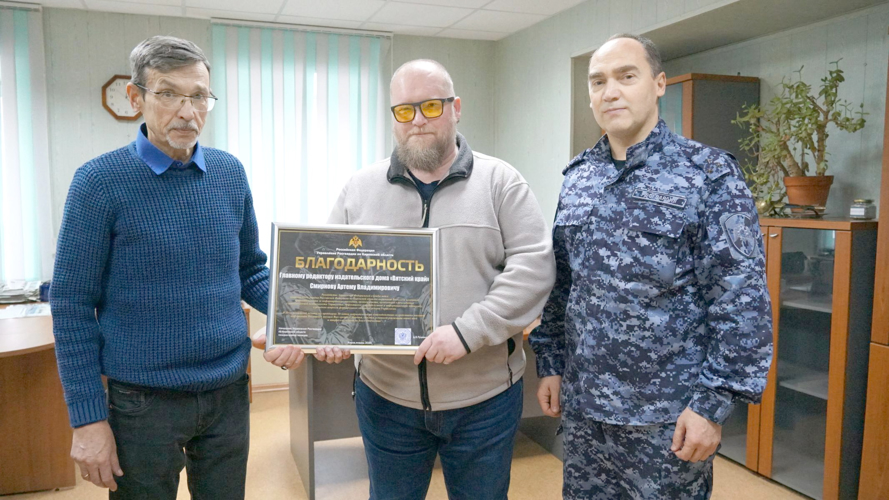 Росгвардейцы поздравили кировских журналистов с Днем российской печати
