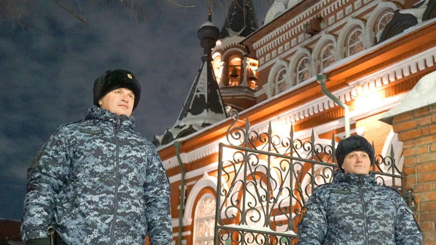 Сотрудники Росгвардии совместно с коллегами из УМВД и ГУ МЧС обеспечили безопасность участников Рождественских богослужений