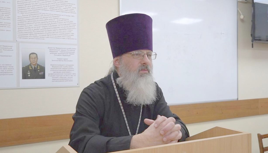 В Кирове представитель духовенства напомнил росгвардейцам о главных ценностях семейной жизни