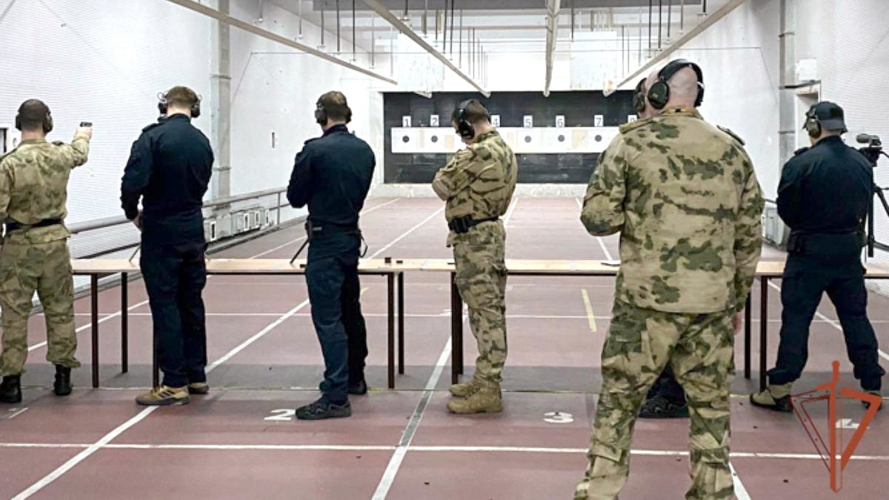 Кировские росгвардейцы заняли 1 место на окружном чемпионате по зимнему офицерскому троеборью