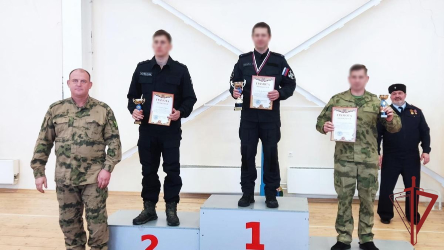 Кировские росгвардейцы заняли 1 место на окружном чемпионате по зимнему офицерскому троеборью