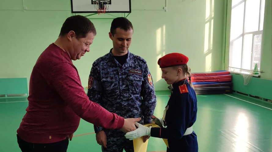 Кировские росгвардейцы стали почетными гостями смотра-конкурса строя и песни подшефных школьников