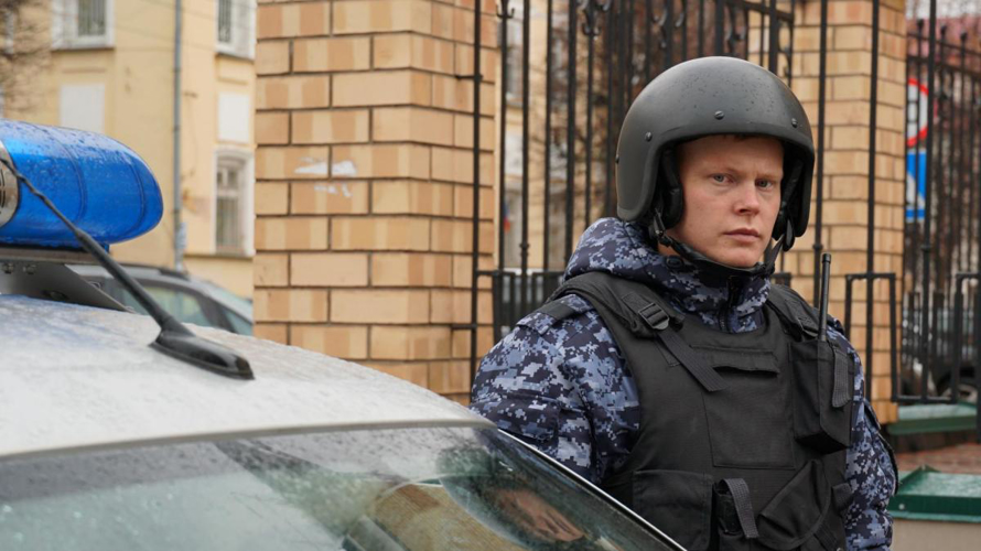 В Кирове росгвардейцы выявили подозреваемого в трёх кражах алкоголя
