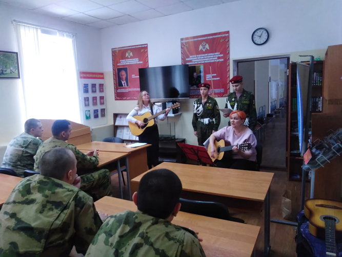 Кировские ветераны Росгвардии поздравили военнослужащих по призыву с Днем защитника Отечества