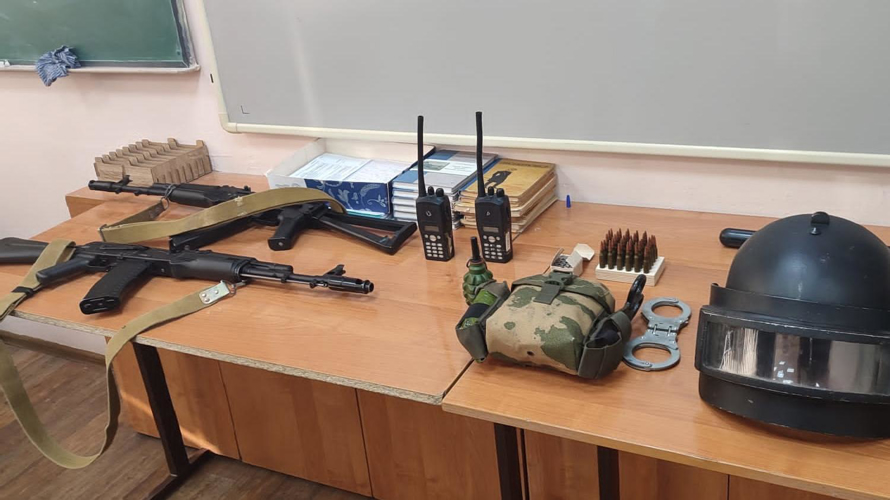 В Кирове росгвардеец в рамках игры «Зарница 2.0» рассказал подшефным о специальности штурмовика