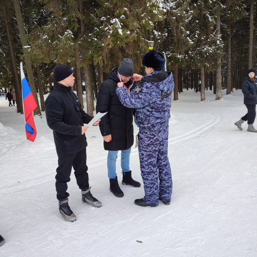 В Кирове сотрудники вневедомственной охраны Росгвардии вышли на лыжню