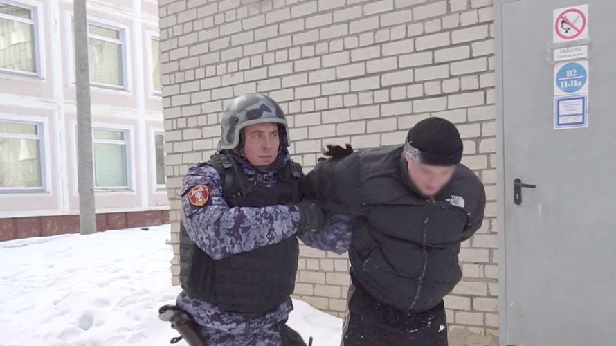 Росгвардейцы приняли участие в антитеррористических учениях в кировской школе № 10 